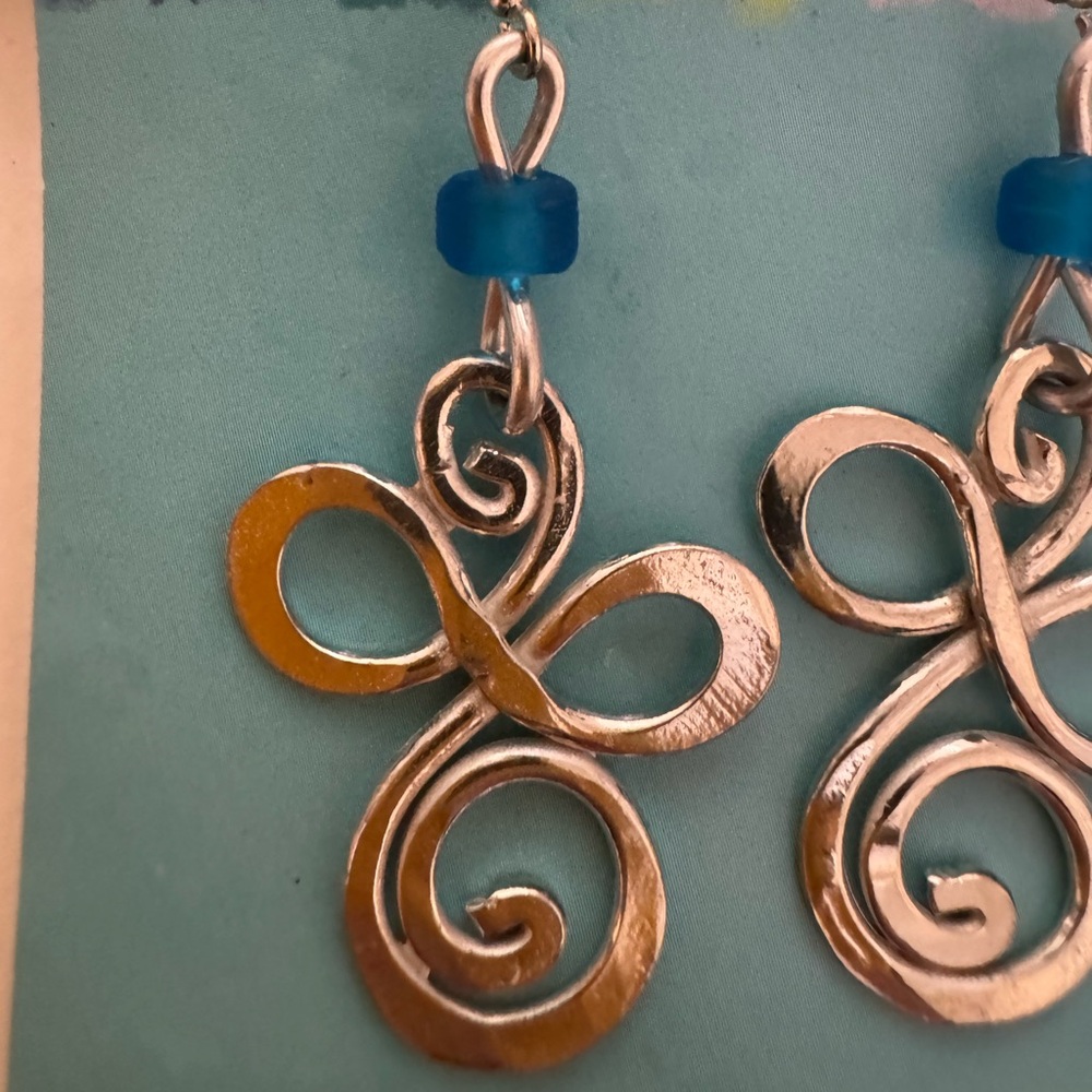 Basic Spirit Dangle Earrings - Picture 3 of 9